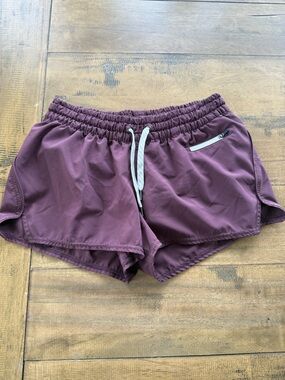 Vuori Plum Athletic Shorts with Drawstring 2.5”